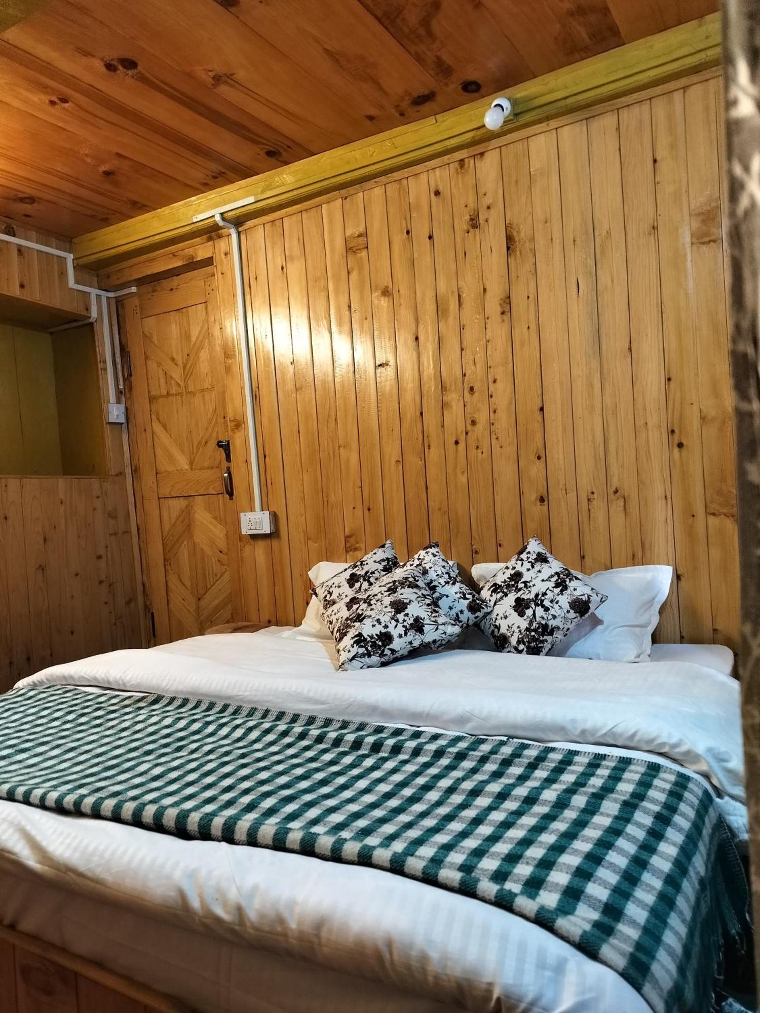 Apartmán Old Is Gold Mudhouse Lushal Jibhi Exteriér fotografie