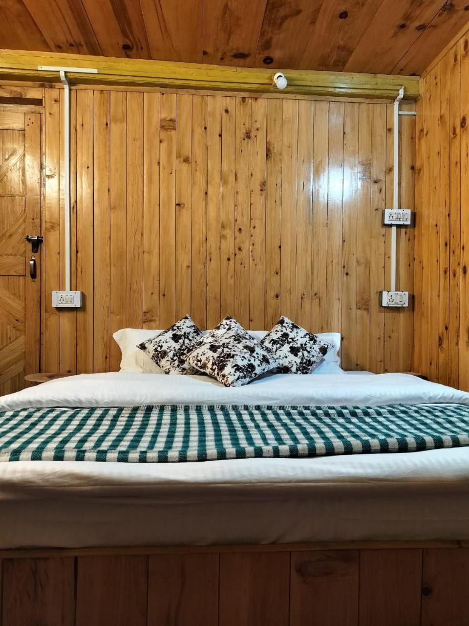 Apartmán Old Is Gold Mudhouse Lushal Jibhi Exteriér fotografie