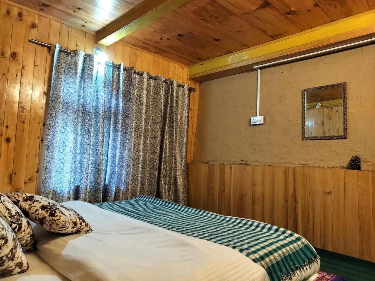 Apartmán Old Is Gold Mudhouse Lushal Jibhi Exteriér fotografie
